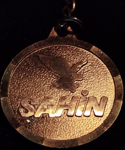 TOFASIN KUS SERİSİNDEN SAHİN OTOBOBİL ANAHTARLIK ALTIN KAPLAMA