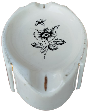 1960 BEYAZ PORSELEN SUMERBANK İCERSİ CİCEK DESENLİ KÜL TABLASI KENARLAR VE SIGARA YERLE ALTIN EL CEKME