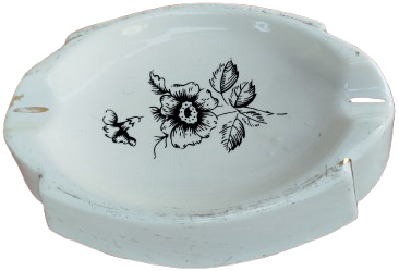 1960 BEYAZ PORSELEN SUMERBANK İCERSİ CİCEK DESENLİ KÜL TABLASI KENARLAR VE SIGARA YERLE ALTIN EL CEKME