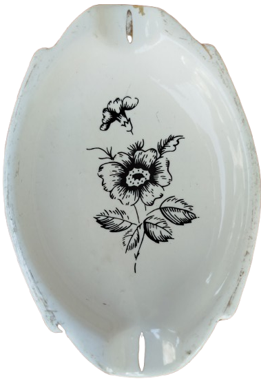 1960 BEYAZ PORSELEN SUMERBANK İCERSİ CİCEK DESENLİ KÜL TABLASI KENARLAR VE SIGARA YERLE ALTIN EL CEKME