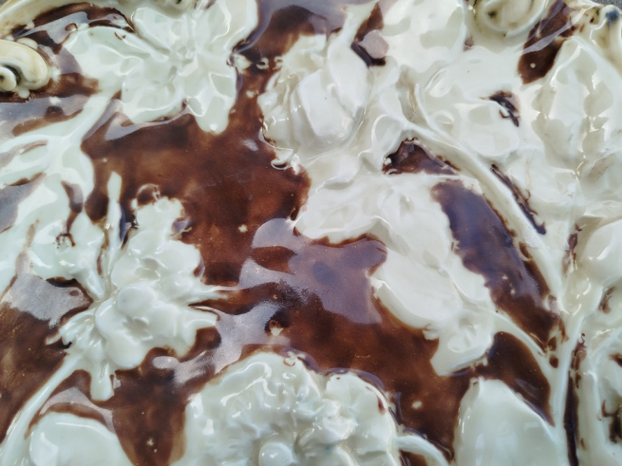 FRANSIZ PORSELEN KABARTMA PANO KAHVE TONLAR VE KREM RENKLERDE CİCEKLER