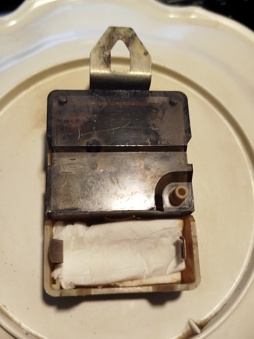 ALMAN MALI MELAMİN QUARTZ PİLLİ GÖBEK VE KENARLAR EL CİZİM CİCEK DESENLİ MUTFAK SAATİ 1960 LI YLLAR