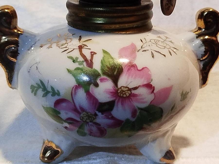 BAS UCU GAZ LAMBASI UFAK BOY UC AYAKLI PORSELEN UZERİ CİCEKLİ ALEV ISIK AYARLI