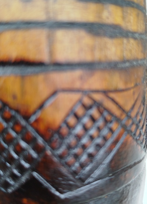 OSMANLI TEKKE İSİ KUCAK KAHVE DEGİRMENİ AHŞAP UZERİ NAKISLI AHSAP KASA GOVDE İCDE SICAK DOGME MEKANİK CARKLI DEGİRMEN