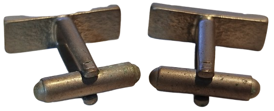 DEGERLİ MADENDEN GUMUS KAPLAMA DİKDORTGEN  FORMDA İKİ KENAR KISIMLARINDA SICAK KIRMIZI MİNE RENK KOLDUGMESİ