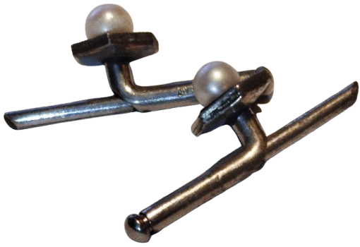  AYAR DAMGALI GUMUS YUVARLAK TOP FORMDA ACMIS CİCEK İCERSİNE  BEYAZ İNCİ MIHLANMIS KOL DUGMESİ