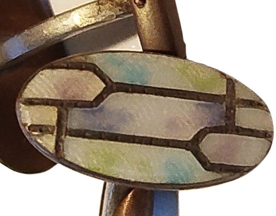 DEGERLİ MADEN UZERİNE DEGİSİK TONLARDE SEDEF MIHLANMIS OVAL FORMDA ON KISMI BOMBELİ KOL DUGMESİ