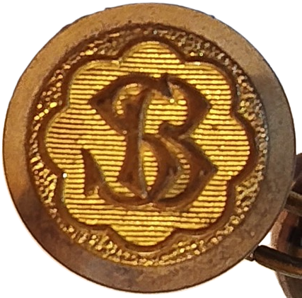 DEGERLİ MADEN UZERİNE SB İC İCE GECEN HARFLER İNSİYALLİ YUVARLAK FORMDA ON KISMI HAFİF BOMBELİ KOL DUGMESİ