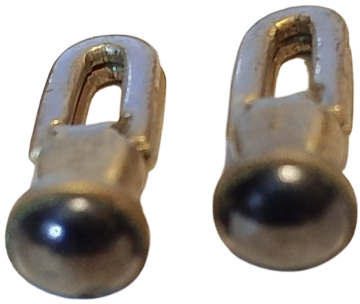 DEGERLİ METAL UZERİ GUMUS KAPLAMA YUVARLAK TOP FORMDA KOYU YESİL DEGERLİ TAS KOL DUGMESİ