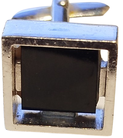 DEGERLİ METAL UZERİ KROM KAPLAMA KARE FORMDA İCERSİNDE SİYAH ONIX PARLAK TASLI KOL DUGMESİ