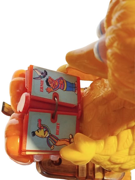 1970 SESAME STREET SUSAM SOKAGI MİNİK KUS KITAP OKUYOR SALDALYESİNDE MİKA OYUNCAK 