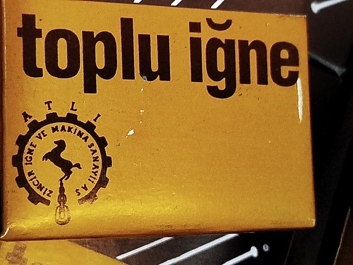 1970 ATLI ZİNCİR İGNE VE MAKİNE SANAYİİ A.S 12 PAKET KUTUSUNDA KULLANILMAMIS NIKELAJLI TOPLU İGNE KUTUSU