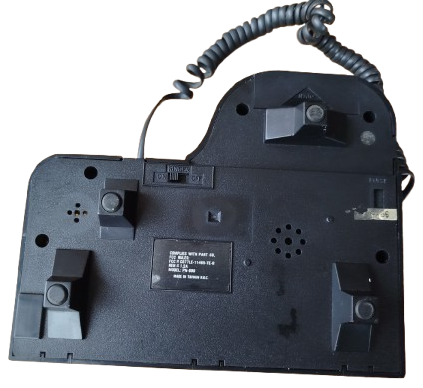 PİYANO FONMUNDA TASARLANMIS TELEFON TUSLARINA BASILARAK ARAMA YAPMAKTADIR