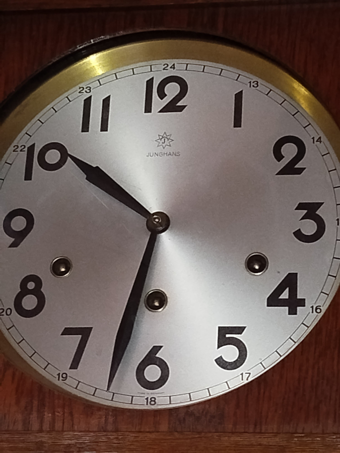 1940 JUNGHANS ALMAN SARKACLI CEYREK GONK CALAR ANAHTAR KURMALI MEKANİK AHSAP MASİF KASA DUVAR SAATİ