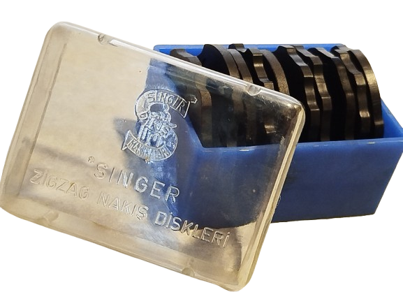 SİNGER ZİGZAG NAKIŞ MAKİNESİ NAKIŞ DİSKLERİ MİKA ORJİNAL KUTUSUNDA 10 ADET