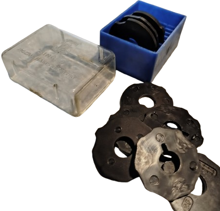 SİNGER ZİGZAG NAKIŞ MAKİNESİ NAKIŞ DİSKLERİ MİKA ORJİNAL KUTUSUNDA 10 ADET