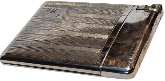 1950 TABAKA VE CAKMAK TABAKADAN SIGARA ALIP TABAKAYI KAPATIGINIZDA CAKMAK OTOMATİK YANMAKTADIR