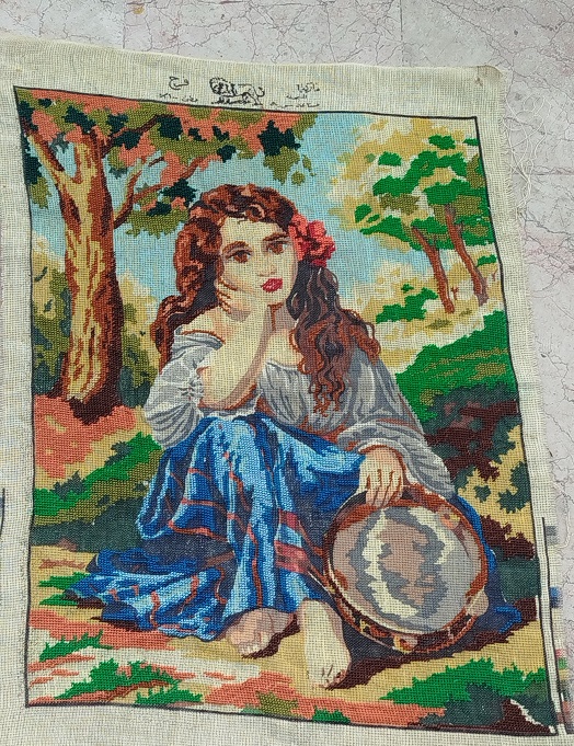 GOBLEN CANLI RENKLERDE İŞLEME PANO ELİNDE DEF OLAN CİNGENE KIZI 