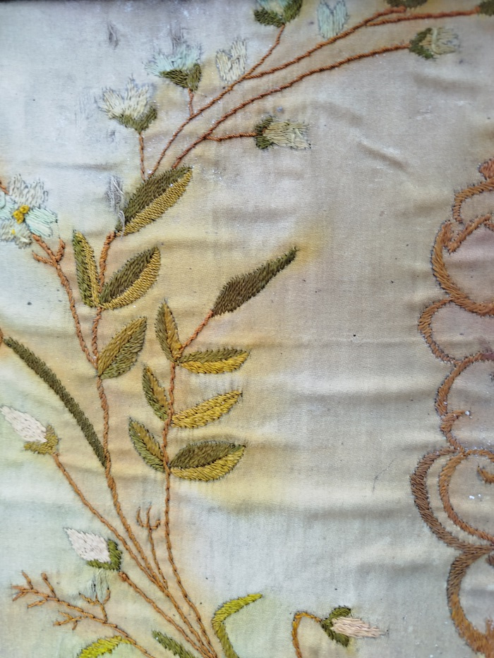 OSMANLI İPEK ÜZERİNE KANEVİCE İŞLEME CERCEVE İÇERSİNDE CERCEVE TAMAMI EL İŞİ