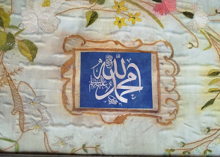 OSMANLI İPEK ÜZERİNE KANEVİCE İŞLEME CERCEVE İÇERSİNDE CERCEVE TAMAMI EL İŞİ