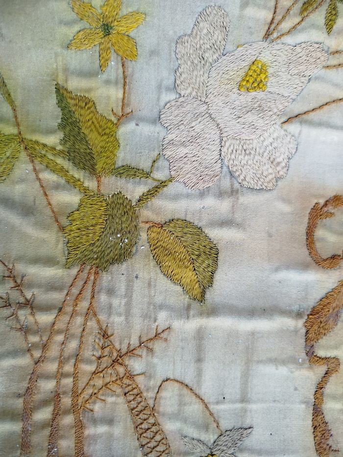 OSMANLI İPEK ÜZERİNE KANEVİCE İŞLEME CERCEVE İÇERSİNDE CERCEVE TAMAMI EL İŞİ