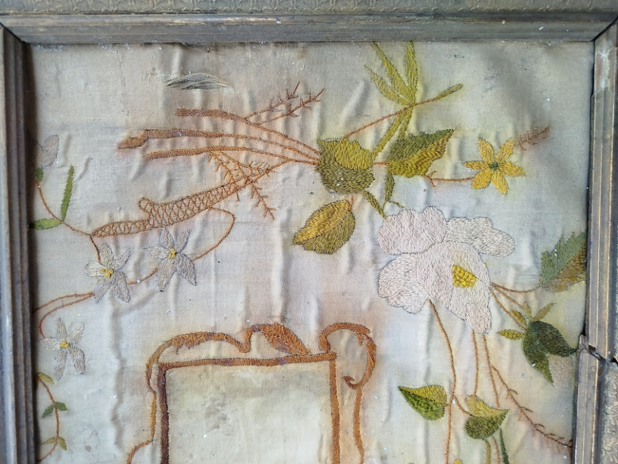 OSMANLI İPEK ÜZERİNE KANEVİCE İŞLEME CERCEVE İÇERSİNDE CERCEVE TAMAMI EL İŞİ