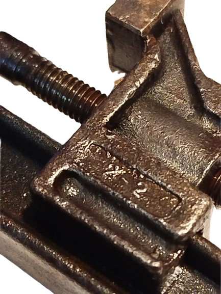 UFAK BOYDA CELİK  MENGENE SAATCİ KUYUMCU MENGENESİ TEZGAH KENARINA BAGLANMA 2 NUMARA