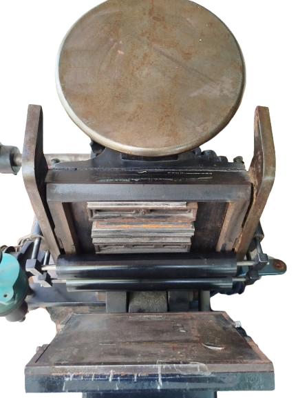 1940 DEMİR DOKUM AYAKLI MEKANIK MATBAA BASKI EL PEDALI KOLLU  FABBRİCA  MACCHINE 