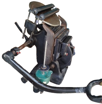 1940 DEMİR DOKUM AYAKLI MEKANIK MATBAA BASKI EL PEDALI KOLLU  FABBRİCA  MACCHINE 