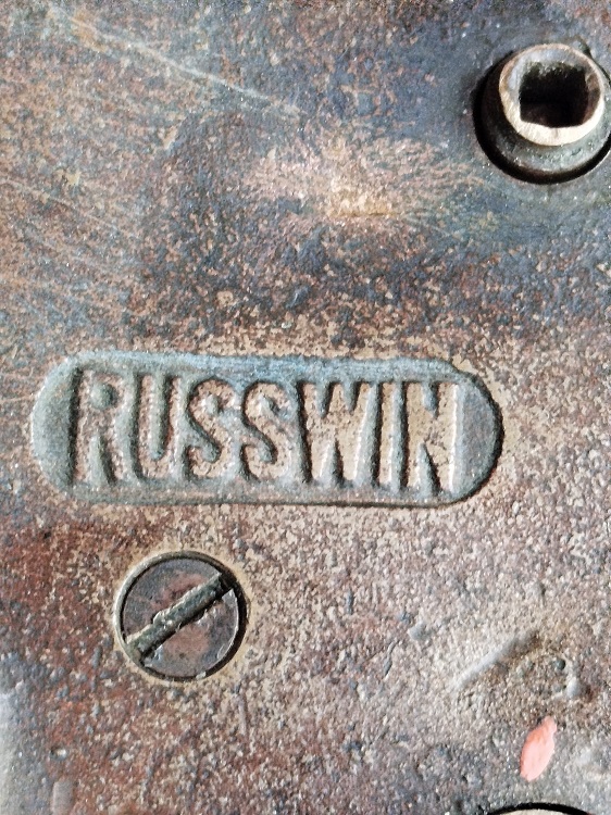 RUSSWIN 4225 BRONZ KAPI KİLİDİ KARSILIGI CİFT TOKMAK  TOPUZLU CEVİRMELİ KOL