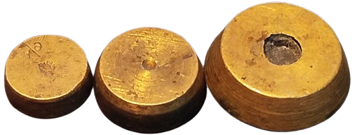 1900 ANTİKA BRONZ  İNGİLİZ DAMGALI POSTA TERAZİ TARTI DİRHEM LOTU 3 FARKLI YUVARLAK FORMDA AGIRLIK