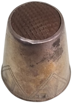 ÜZERİ KALEM İŞÇİLİKLİ VE DAMGALI ANTİKA TERZİ YÜKSÜĞÜ