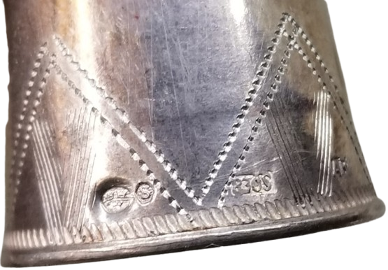 ÜZERİ KALEM İŞÇİLİKLİ VE DAMGALI ANTİKA TERZİ YÜKSÜĞÜ