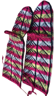 RENKLİ YUN KOK BOYA DESENLİ UZUN CORAP TAMAMI ELDE 4 SİS İLE ORULMUSDUR