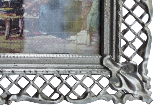 1960 METAL KENARLAR KESME DEKORATİF AYAKLI  CAMLI RESİM CERCEVESİ