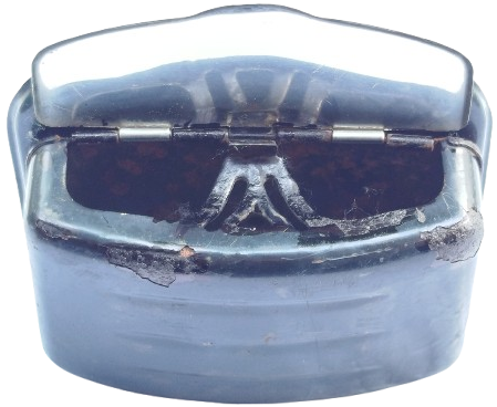 1970 ARAC İCİ  METAL KAPAKLI KULLUK GENELDE OTOBUSLERDE KOLTUKLARIN ARKASINA TAKILARAK KULLANILIRDI