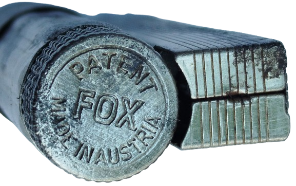 1920 PATENT FOX MADE IN AVUSTRIA LİGHTER MUHTAR CAKMAGI BENZİNLİ VE TAŞLI ÜZERİNDE RUZGARLIGI MEVCUTTUR