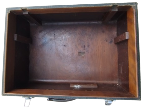 1950 CHENEY ENGLAND KİLİTLİ TASIMA KULPLU KOSELER METAL KORUMALI ORTA BOY CANTA BAVUL COK AMACLI