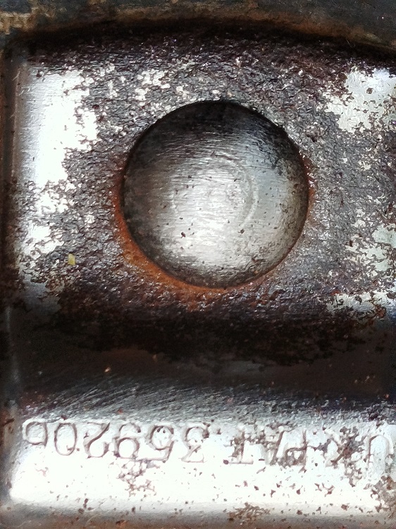 1950 CHENEY ENGLAND KİLİTLİ TASIMA KULPLU KOSELER METAL KORUMALI ORTA BOY CANTA BAVUL COK AMACLI