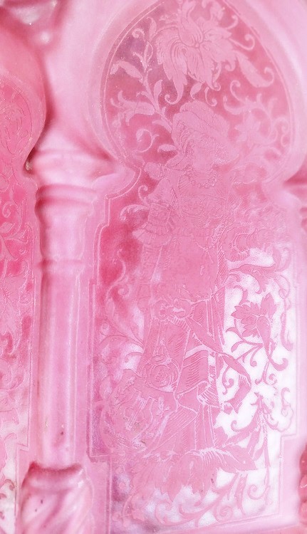 OSMANLI FUL İŞLEME UZERİ PEMBE ASMA ZİNCİR ASANSORLU FENER  PERA PALAS OTELİNDEN CIKMADIR 