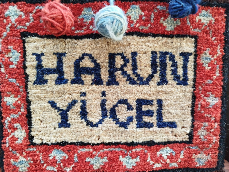 MİNYATUR AHSAP KASNAK EL DOKUMA TEZGAHINDA KOK BOYALI YUN HALI 