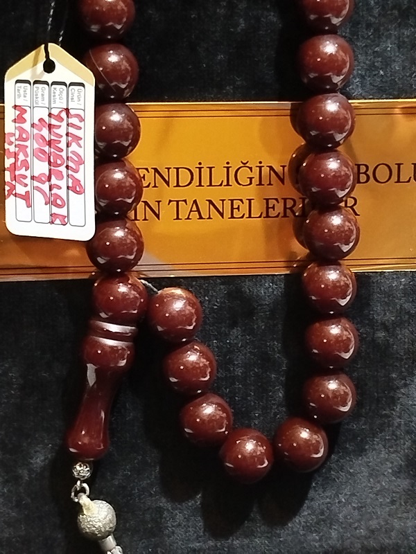 SIKMA AMBER KAHRİBAR TEHBİH  USTA İŞİ SERTİFİKALI KOYU BAL RENKDE İRİ HABBE BONCUK KESİM 13 MM