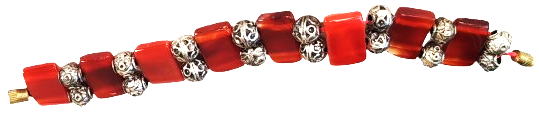 KIRMIZI AKİK KARE EL KESİM (AGATE) VE  ARALARA KOYULMUS DOKME GUMUS BONCUKLARDAN OLUŞAN BİR OTANTİK BİLEKLİK