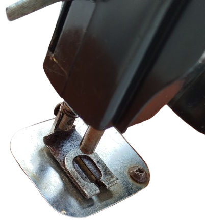 1975 HOLLY HOBBIE DURHAM INDUSTRIES INC MİKA MEKANIK OYUNCAK KOLLU  DİKİS MAKİNASI