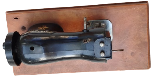 1975 HOLLY HOBBIE DURHAM INDUSTRIES INC MİKA MEKANIK OYUNCAK KOLLU  DİKİS MAKİNASI