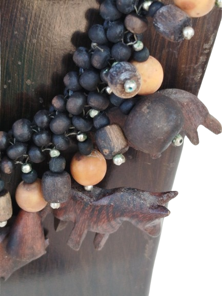 EL YAPIM OZEL TASARIM BEREKET KOLYE RUSTİK VE ETNİK TARZDA BİR TAKIDIR. DOĞAL MALZEMELERDEN