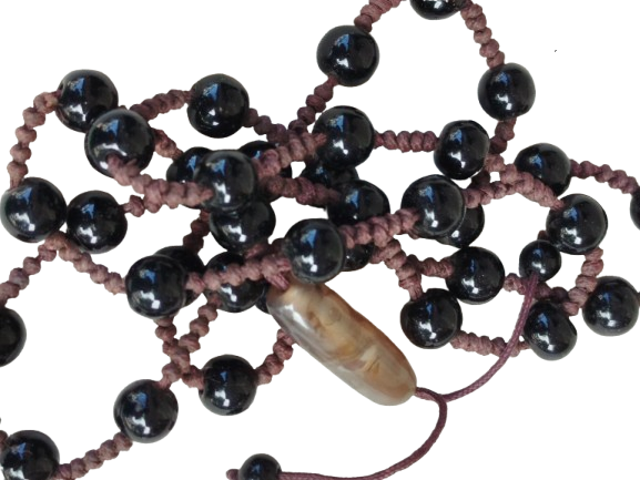 KOLYE ORULU İP UZERİNE DİZİLİ DOGAL TAS BONCUKLAR VE EN UCUNDA AY TASI  TASARIM KOLYE