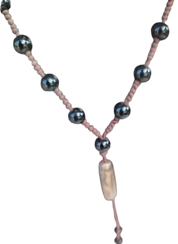 KOLYE ORULU İP UZERİNE DİZİLİ DOGAL TAS BONCUKLAR VE EN UCUNDA AY TASI  TASARIM KOLYE