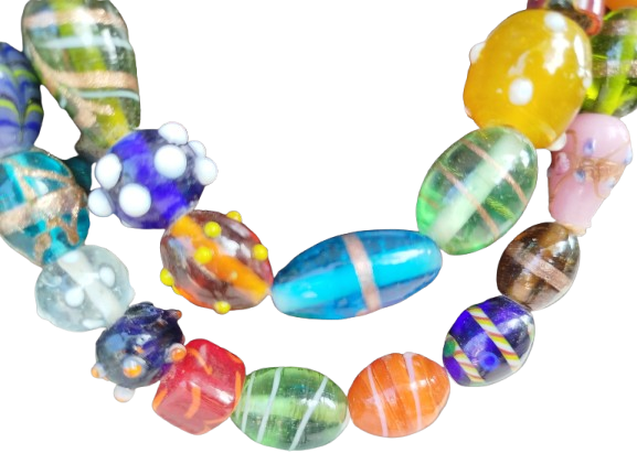 62 ADET DEİSİK FORM VE TASARIMDA  EL YAPIM CAM VE UZERLERİ FARKLI  CALISMA OZEL TASARIM KOLYE