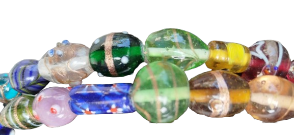 62 ADET DEİSİK FORM VE TASARIMDA  EL YAPIM CAM VE UZERLERİ FARKLI  CALISMA OZEL TASARIM KOLYE